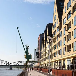 Privatunterkunft Großzügiges Mit Badezimmer In Rheinwohnung, Köln